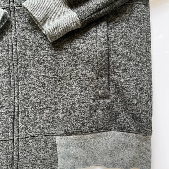 The North Face Men’s Medium Gray Fleece Full Zip Jacket with Shoulder Patch Logo - Picture 3 of 12